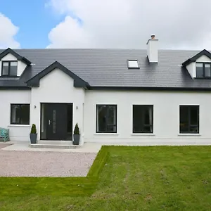 Luxury 6 Bedroom Spiddal Villa, Jacuzzi, Balcony , Galway Ireland